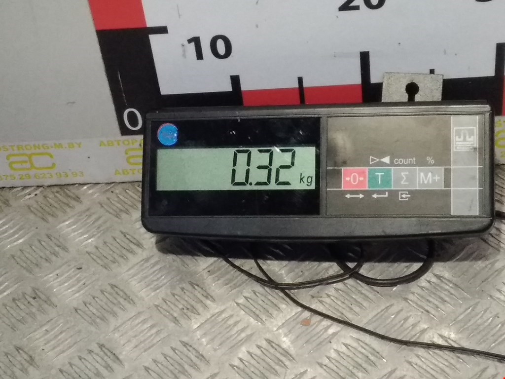 Петля капота левая/правая NISSAN Primera P10 1990-1996