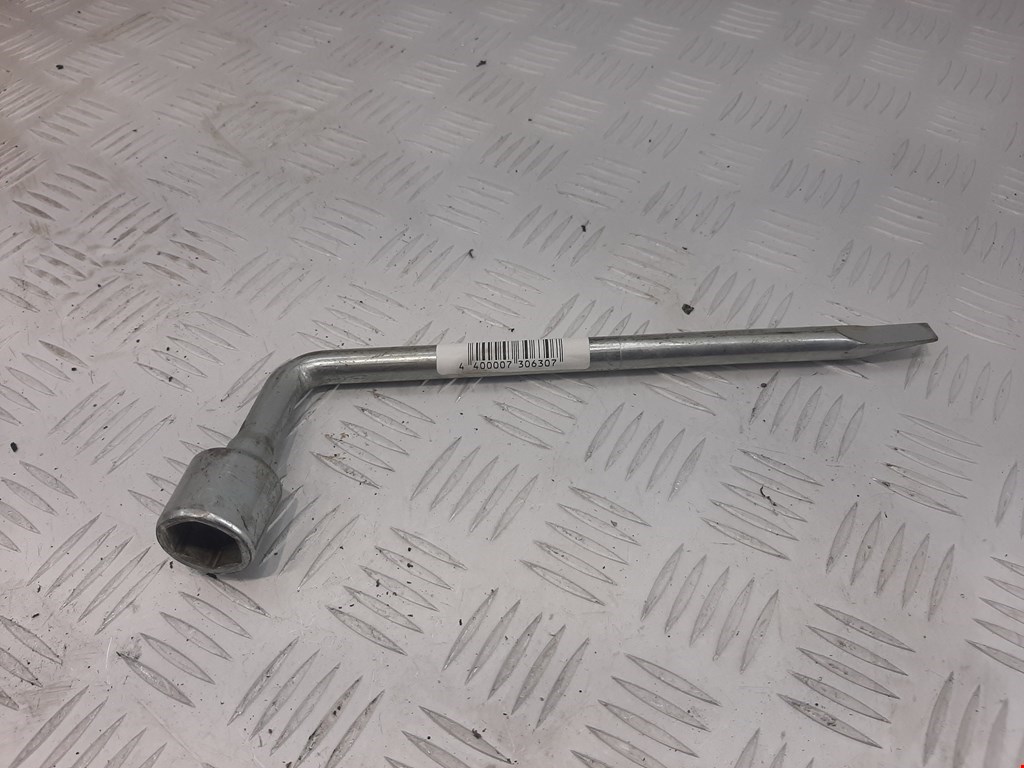 Ключ балонный NISSAN Primera P10 1990-1996