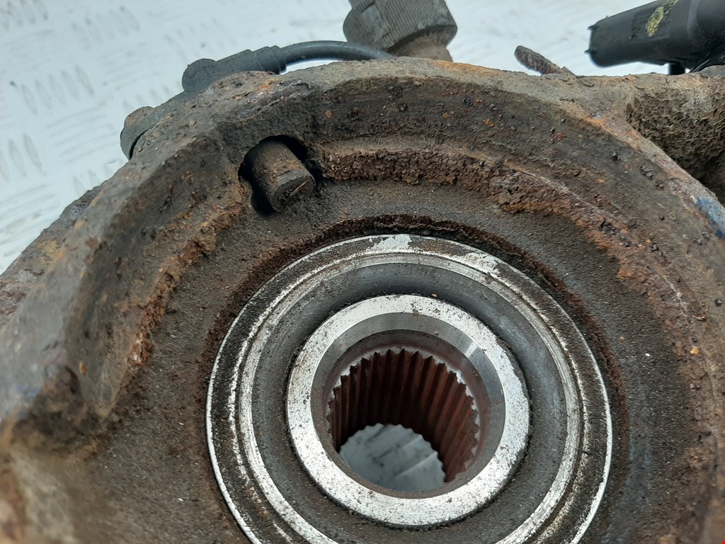 Ступица задняя правая LAND ROVER Discovery III 2005-2009