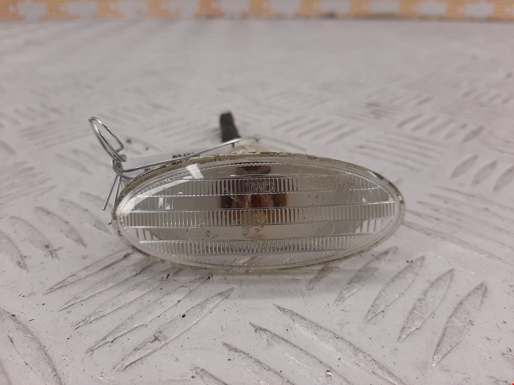 Повторитель указателя поворота левый Renault Koleos (2008-2016)