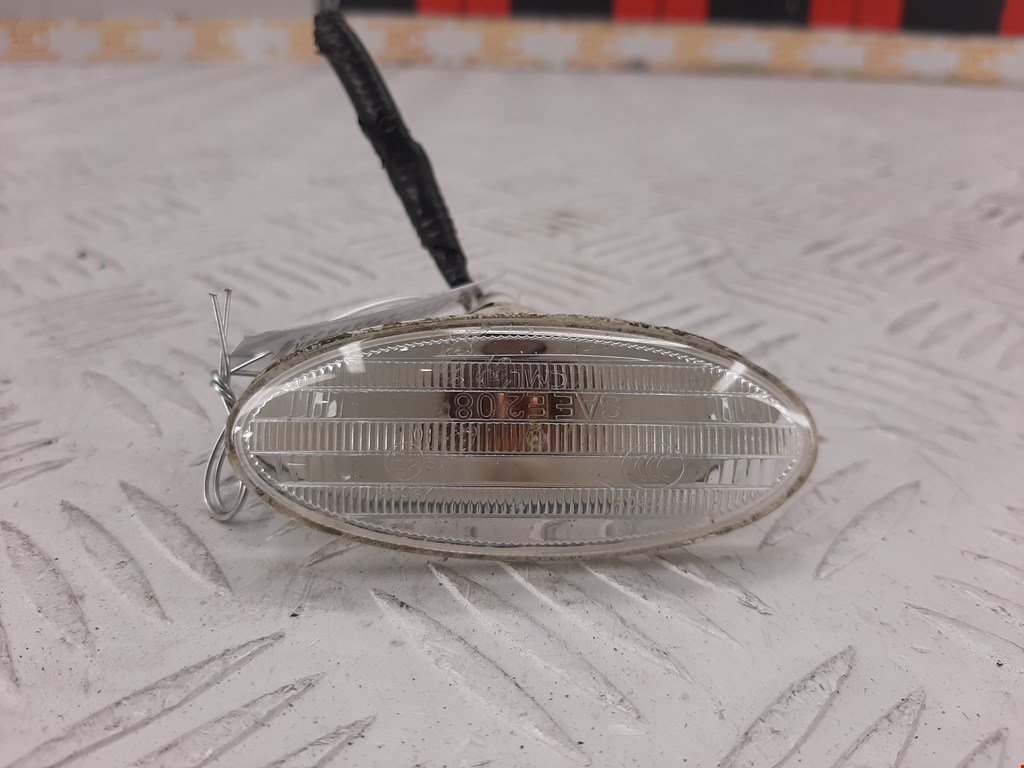 Повторитель указателя поворота правый Renault Koleos (2008-2016)