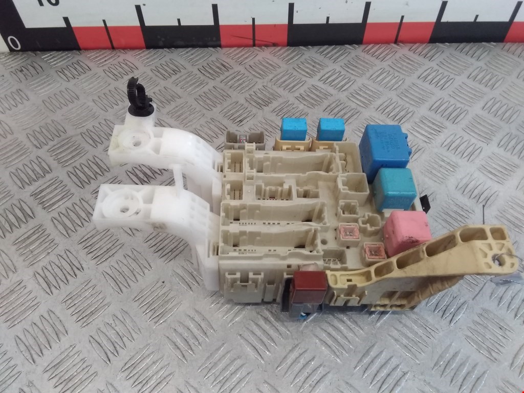 Датчик уровня в бачок омывателя TOYOTA Yaris II XP50 2005-2011