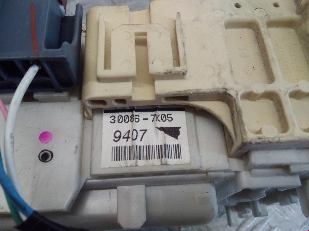 Датчик уровня в бачок омывателя TOYOTA Yaris II XP50 2005-2011