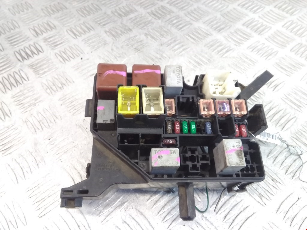 Датчик уровня в бачок омывателя TOYOTA Yaris 1999-2005