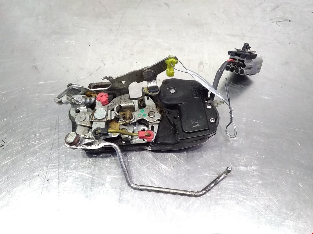 Замок двери передней правой TOYOTA HiAce V H200 2004-н.в.