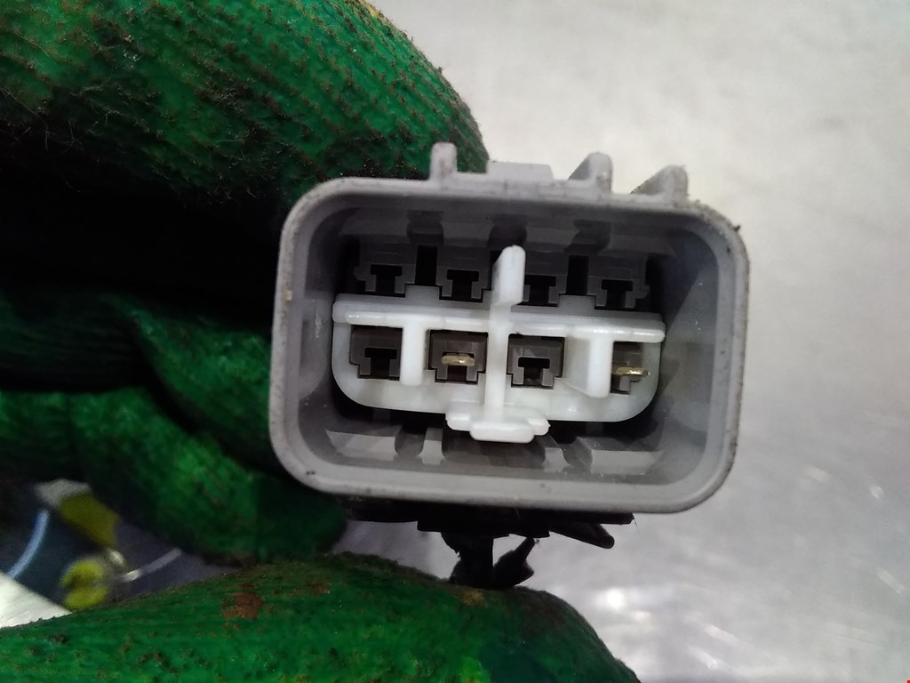 Замок двери передней правой TOYOTA HiAce V H200 2004-н.в.