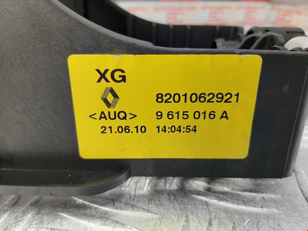 Кулиса (селектор) АКПП/МКПП в салоне RENAULT Megane III 2009-2016