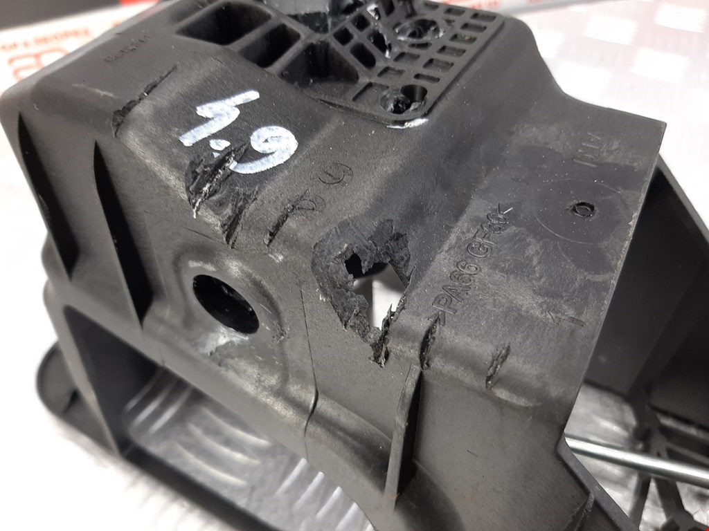 Кулиса (селектор) АКПП/МКПП в салоне RENAULT Megane III 2009-2016