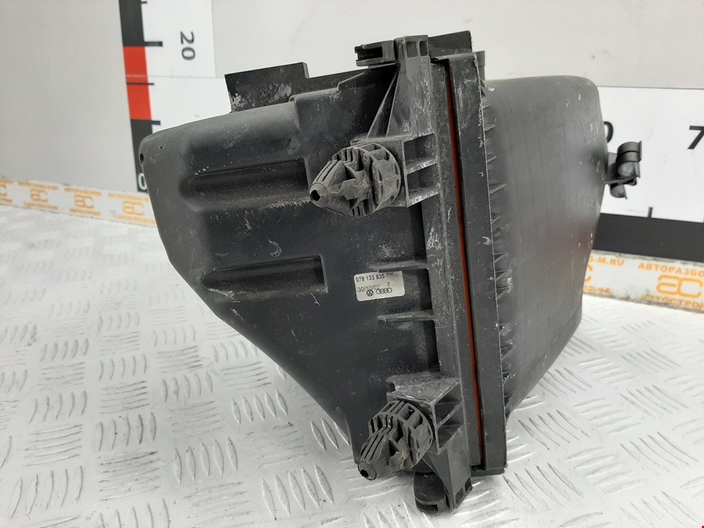 Корпус воздушного фильтра AUDI A4 B6 2001-2005