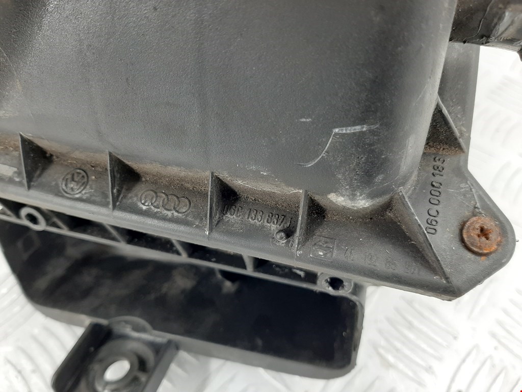 Корпус воздушного фильтра AUDI A4 B6 2001-2005