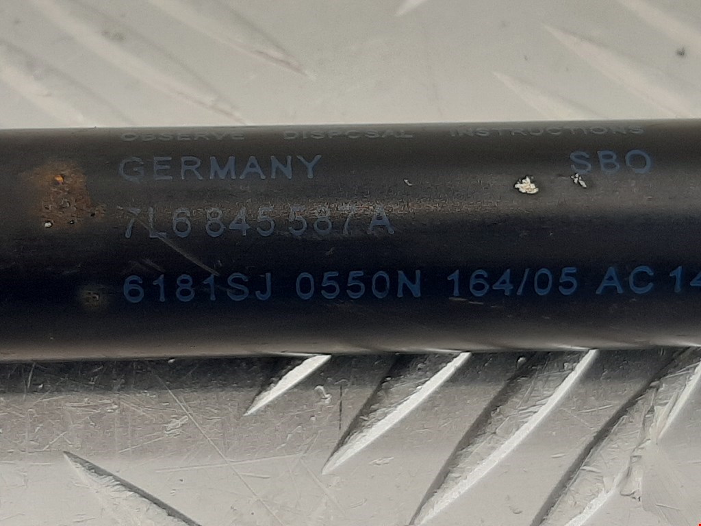 Амортизатор крышки (двери) багажника VOLKSWAGEN Touareg 2002-2010