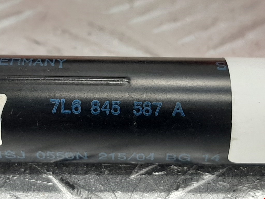 Амортизатор крышки (двери) багажника VOLKSWAGEN Touareg 2002-2010