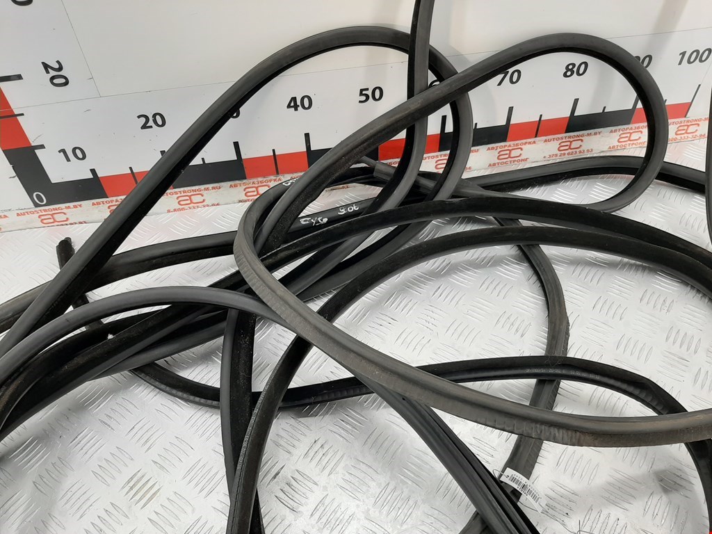 Уплотнитель двери LAND ROVER Range Rover 2002-2012