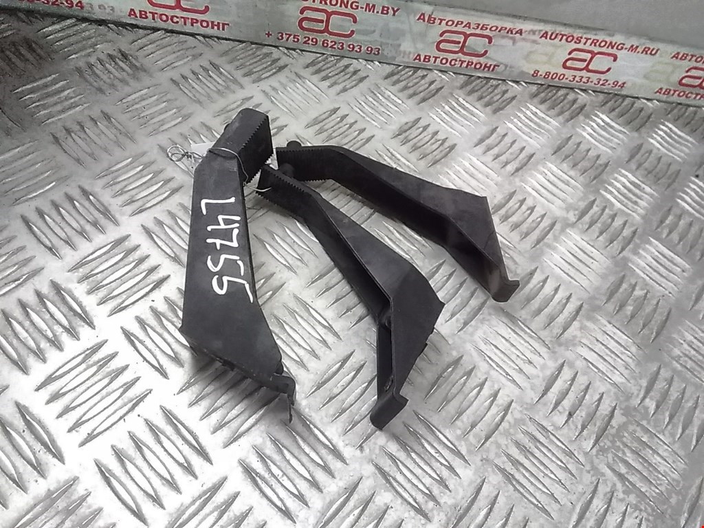 Кронштейн переднего бампера центральный AUDI A4 B6 2001-2005