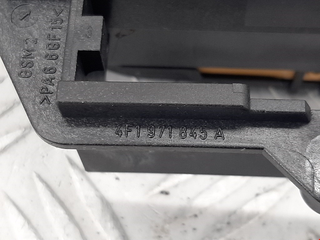 Датчик уровня в бачок омывателя AUDI A6 C6 2004-2010