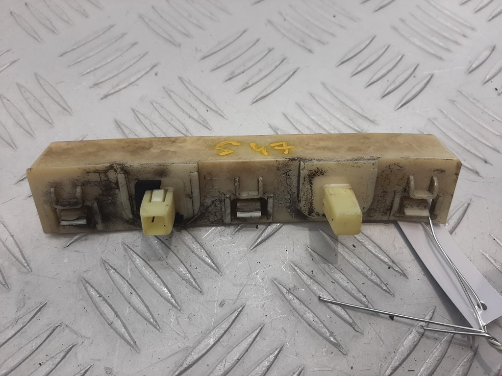 Кронштейн заднего бампера левый правый INFINITI QX56/QX80 2004-2010