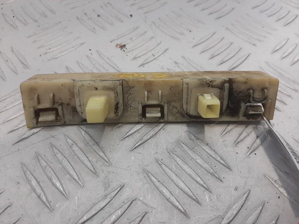 Кронштейн заднего бампера левый правый INFINITI QX56/QX80 2004-2010