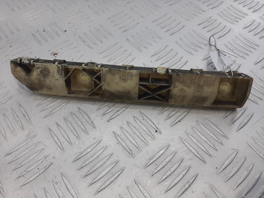 Кронштейн заднего бампера левый правый INFINITI QX56/QX80 2004-2010