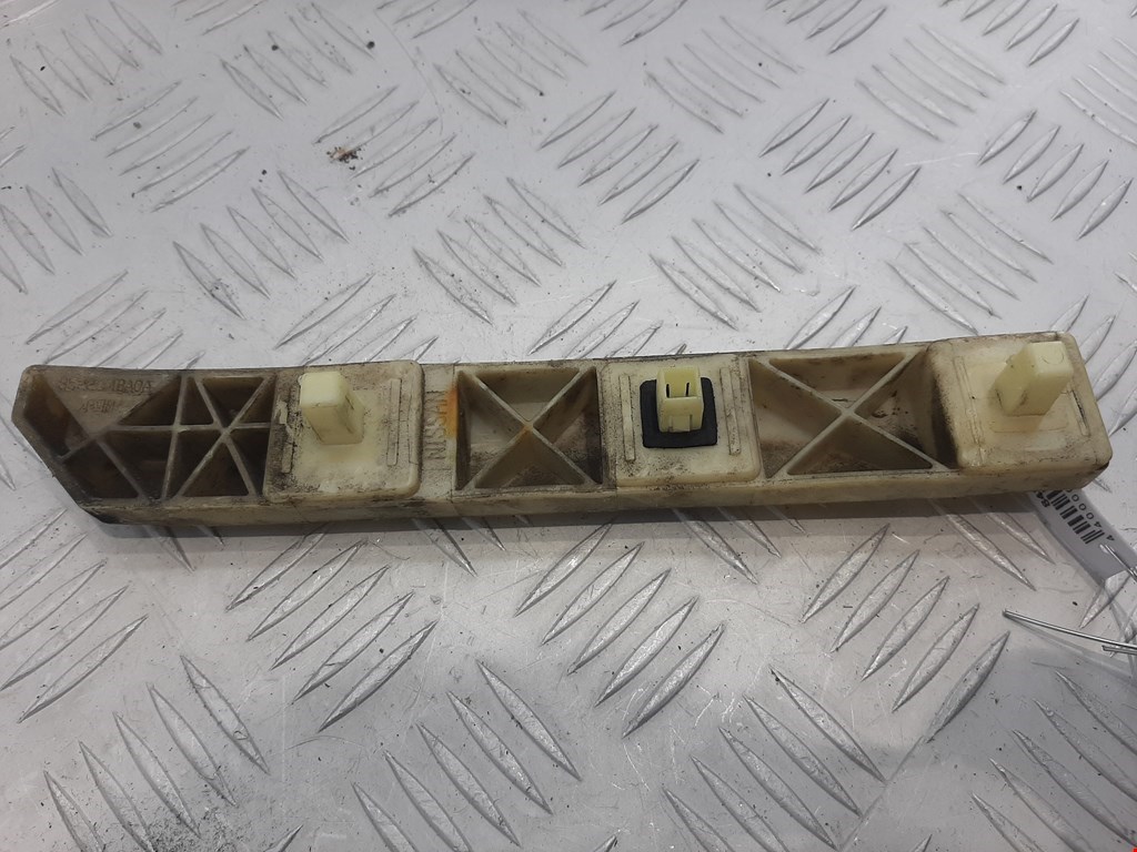 Кронштейн заднего бампера левый правый INFINITI QX56/QX80 2004-2010