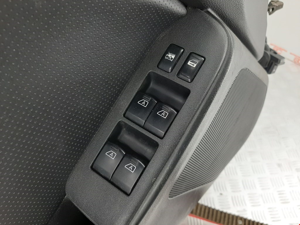 Дверь передняя левая INFINITI G G35 V35 2002-2007