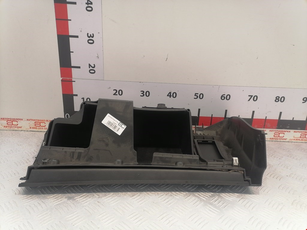 Бардачок NISSAN Armada 2003-2016