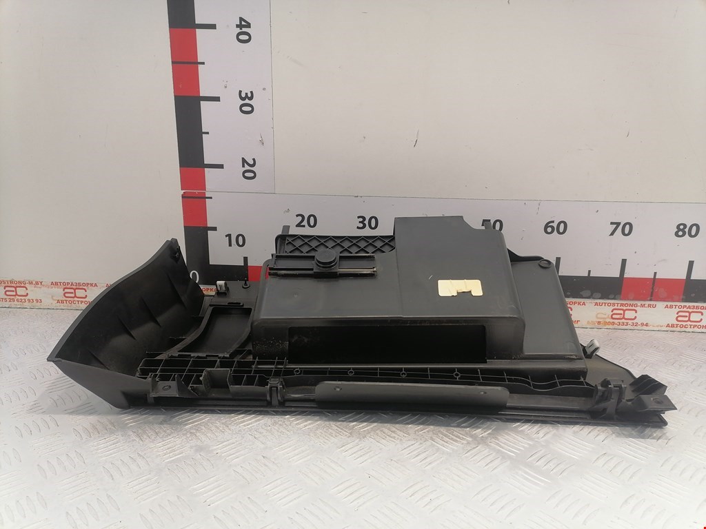 Бардачок NISSAN Armada 2003-2016