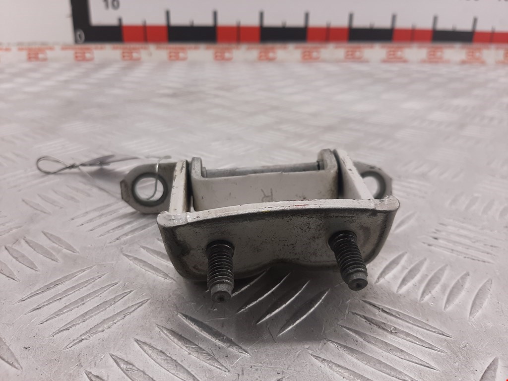 Петля двери задней правой Nissan Pathfinder (R51) (2004-2014)