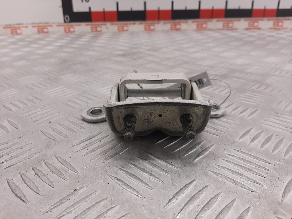 Петля двери задней левой Nissan Pathfinder (R51) (2004-2014)