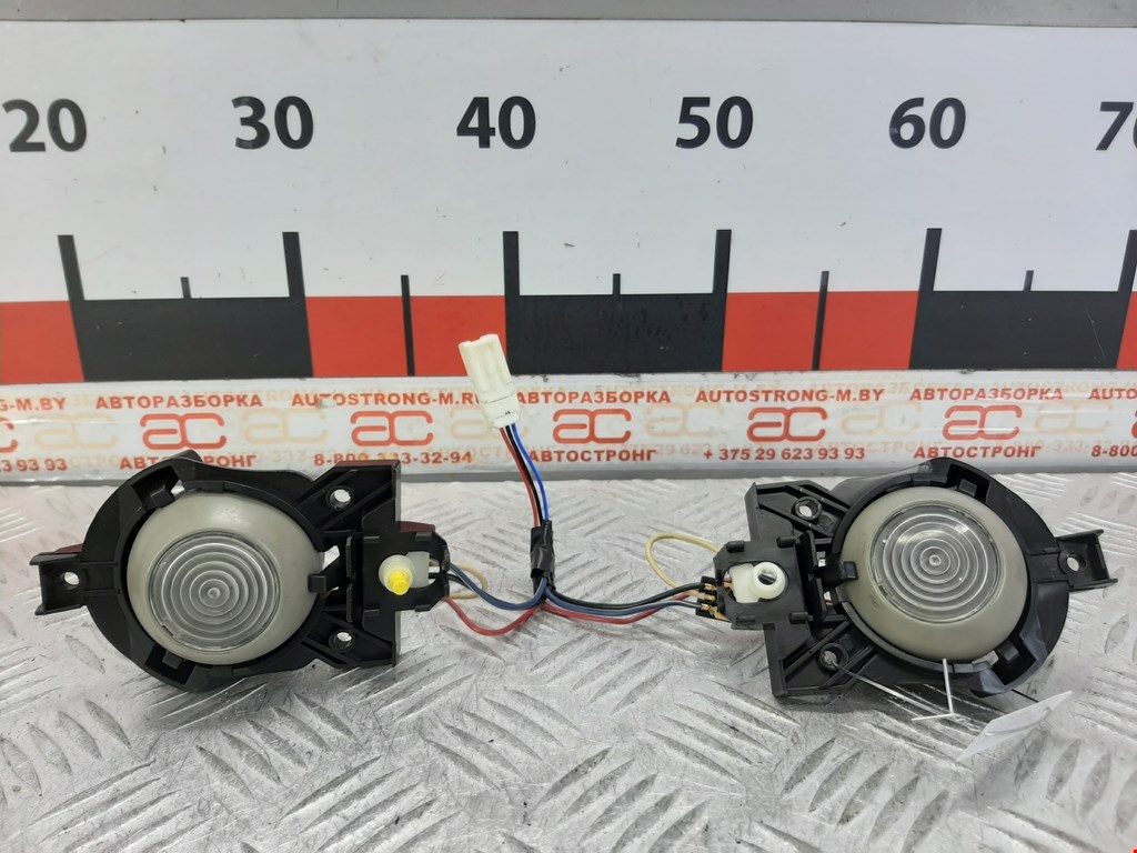 Плафон салонный (салона фонарь) NISSAN Armada 2003-2016