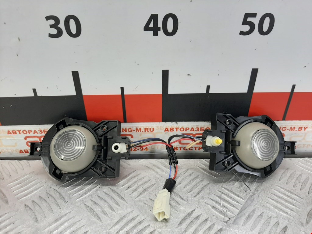 Плафон салонный (салона фонарь) NISSAN Armada 2003-2016