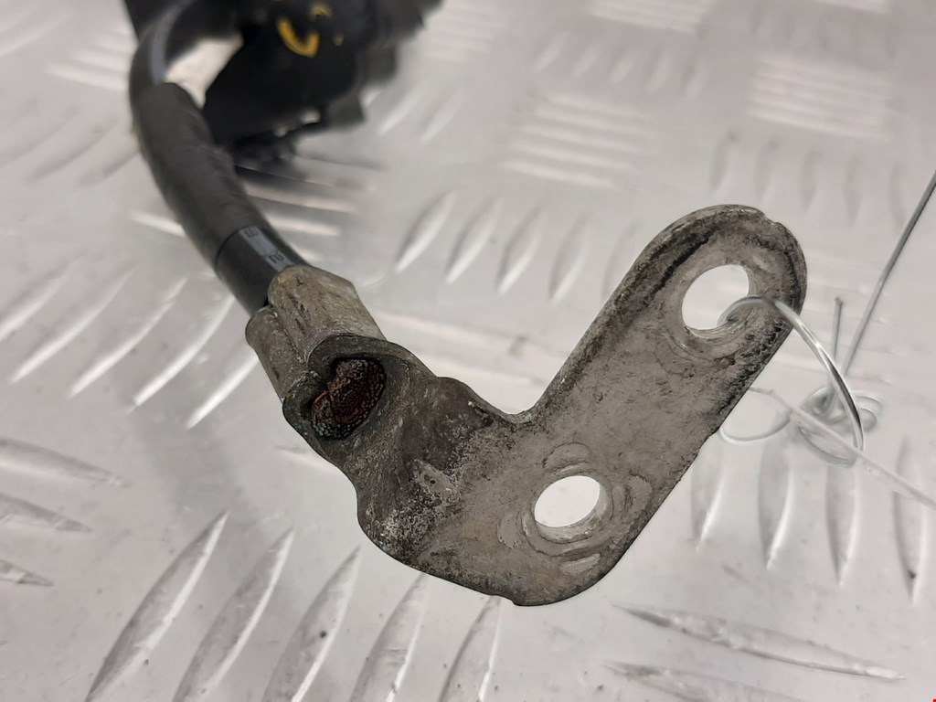 Клемма аккумулятора (минус) - INFINITI QX56/QX80 2004-2010