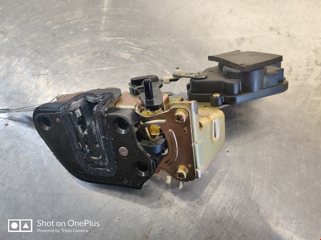 Замок двери задней левой KIA Sportage II 2004-2010