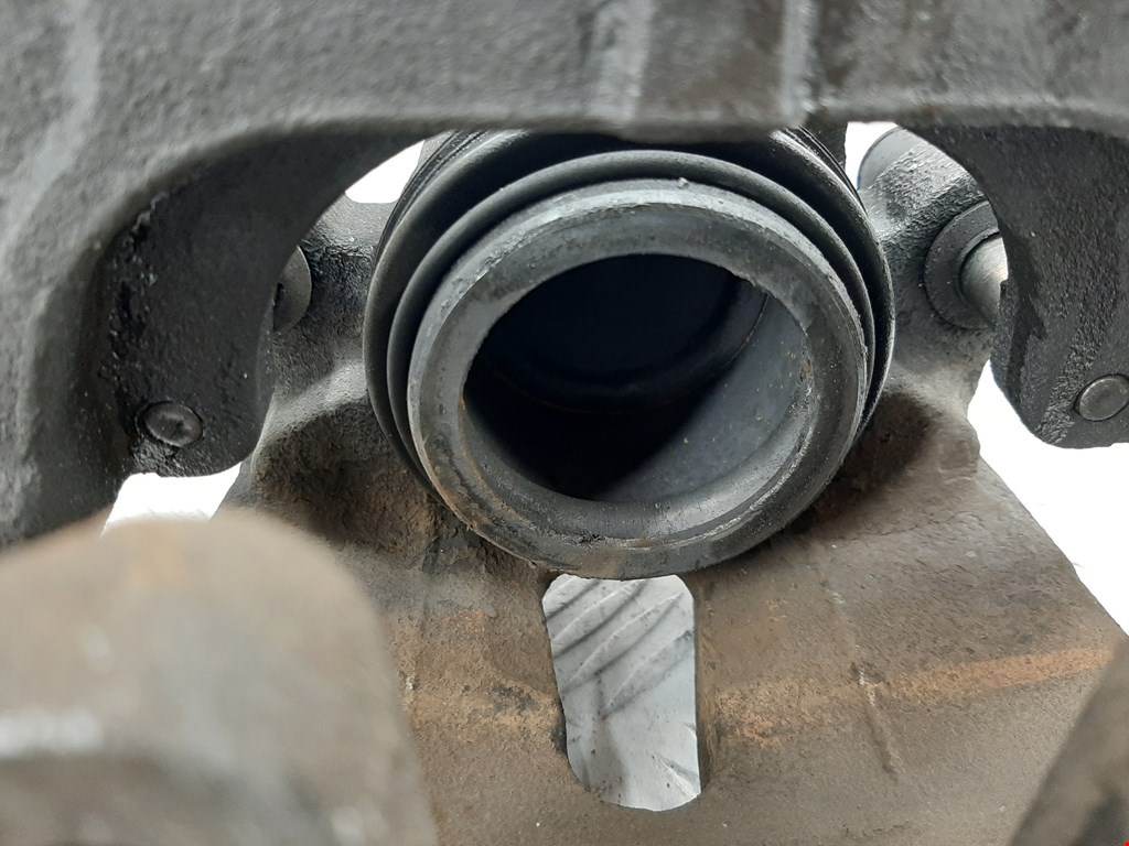 Суппорт передний левый BMW X5 E70 2007-2013