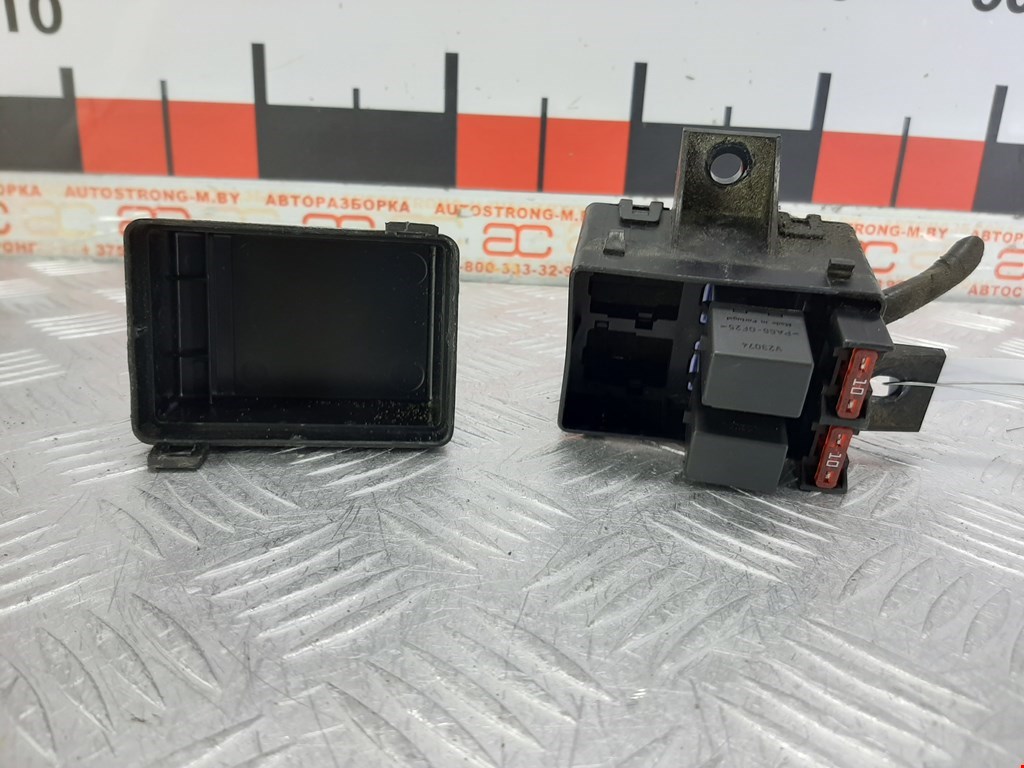 Блок реле MITSUBISHI Carisma 1995-1999