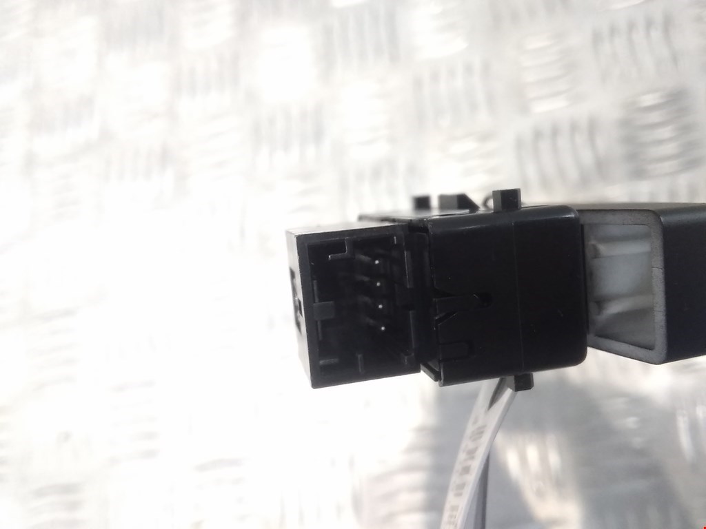 Кнопка центрального замка VOLKSWAGEN Touareg 2002-2010