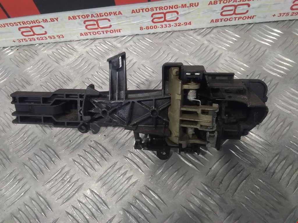 Ручка двери передней наружная правая BMW 1er E81\E87 2004-2011