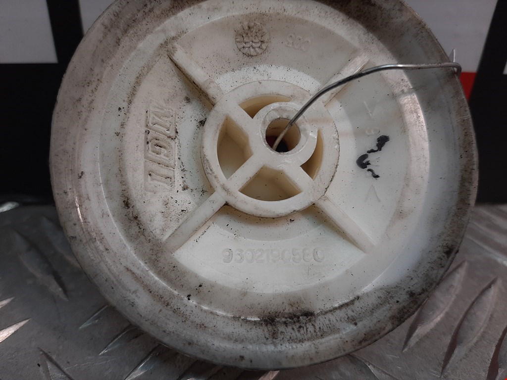 Кронштейн переднего бампера левый PEUGEOT 306 1993-2002