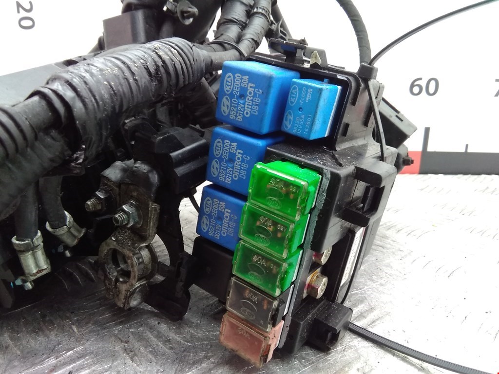 Блок реле KIA Carens 2006-2012