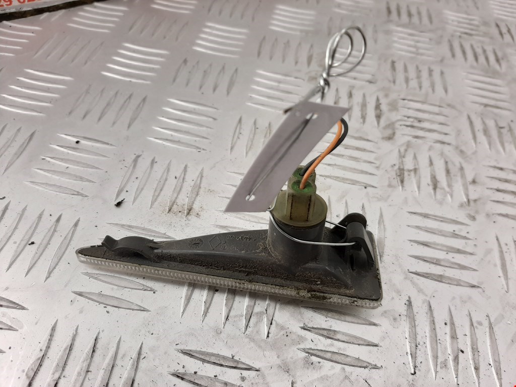 Повторитель на крыло RENAULT Scenic II 2003-2010