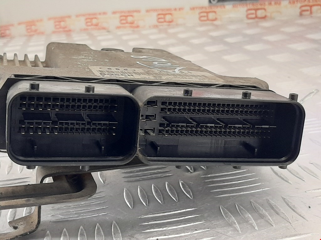 Блок управления двигателя (ЭБУ) AUDI A3 8P 2003-2013