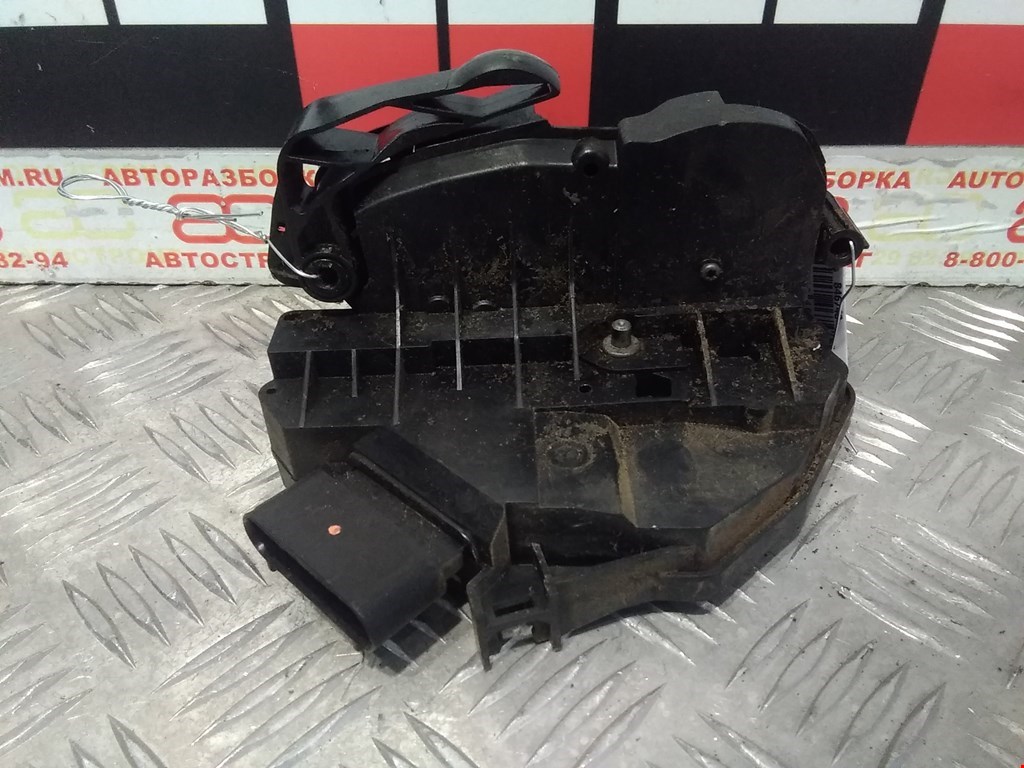 Замок двери передней правой FORD Fiesta 2008-2012