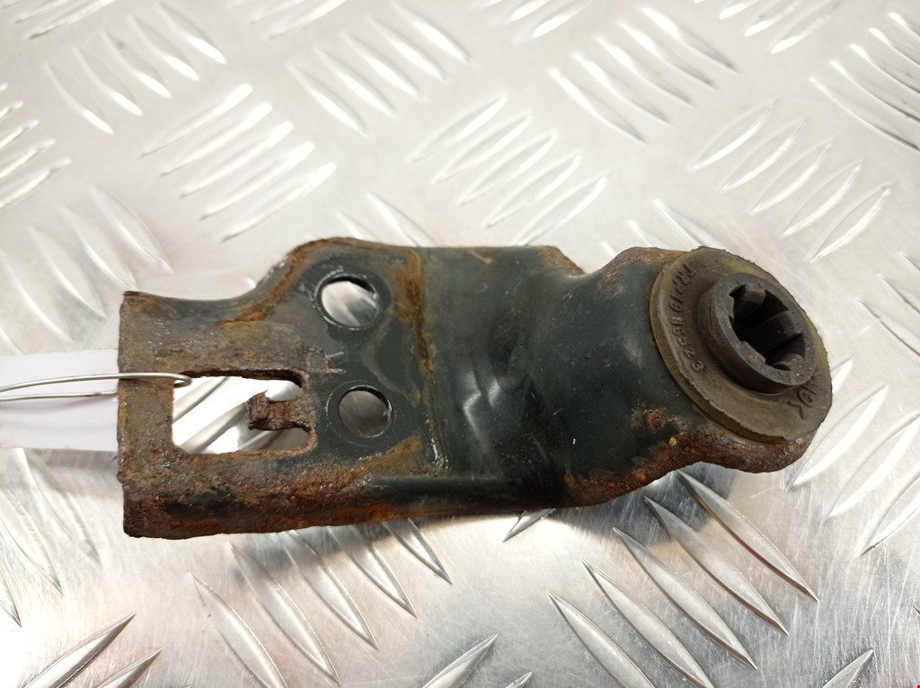 Кронштейн (крепление) радиатора TOYOTA Avensis 2003-2008