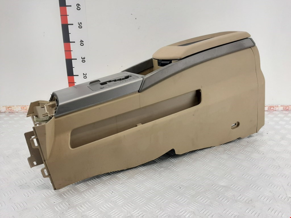 Подлокотник в салон NISSAN Armada 2003-2016