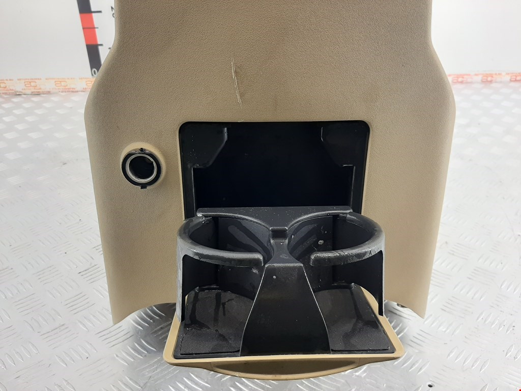 Подлокотник в салон NISSAN Armada 2003-2016