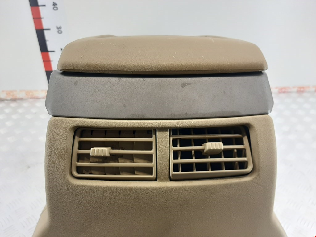 Подлокотник в салон NISSAN Armada 2003-2016