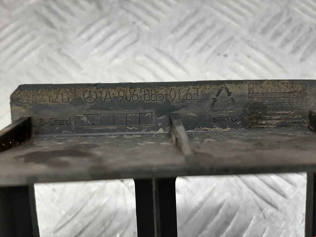 Кронштейн переднего бампера левый MERCEDES-BENZ Sprinter 906 2006-2018