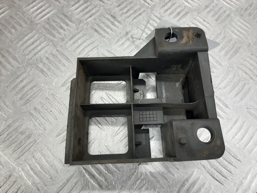 Кронштейн переднего бампера правый MERCEDES-BENZ Sprinter 906 2006-2018