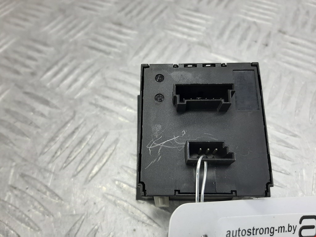 Кнопка аварийной сигнализации (аварийки) BMW 3er E90/E91 2005-2012