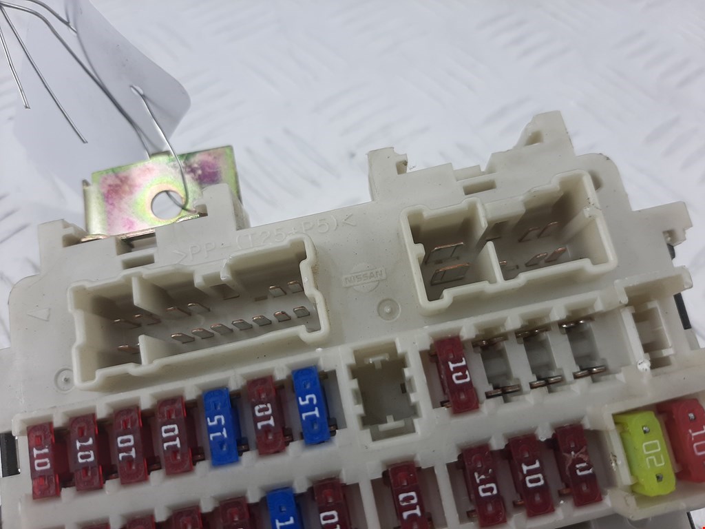 Датчик уровня в бачок омывателя NISSAN Pathfinder R51M 2004-2014