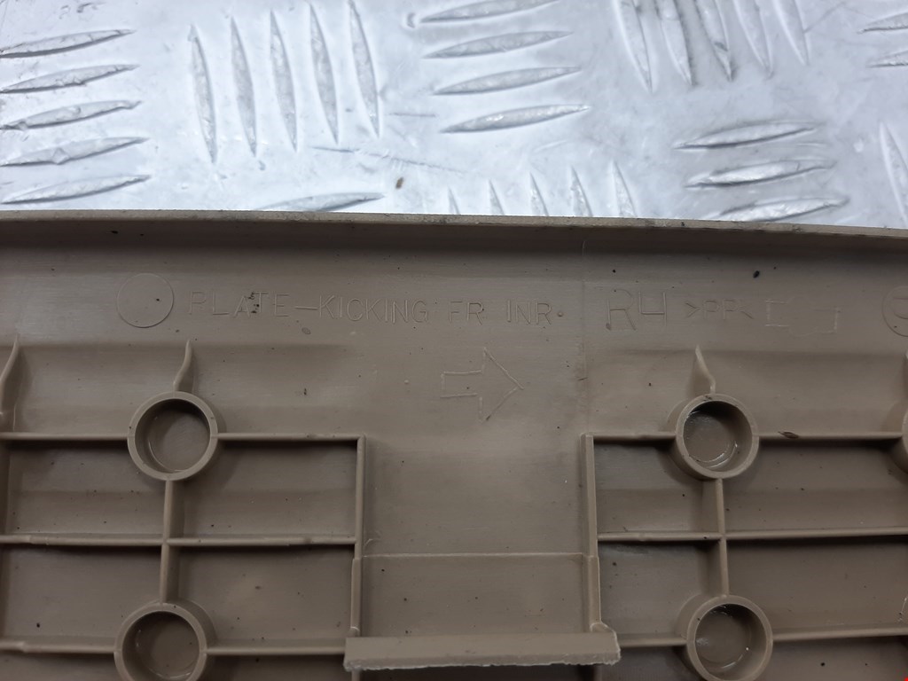 Накладка порога (внутренняя) NISSAN Armada 2003-2016